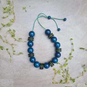 Collier en résine et bois avec cristaux, accessoires de mode au design élégant - Product Image 6