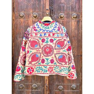 Chaqueta de Terciopelo Bordada Estilo Boho Suzani de Lujo para Mujer, Diseño Floral Colorido, Cuello Alto, Hecha a Mano, Ropa de Invierno - Product Image 5