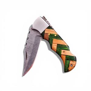 Couteau pliant tactique professionnel fait main en acier Damas massif, à lame coulissante, avec manche en bois d'olivier et motif torsadé - Product Image 1