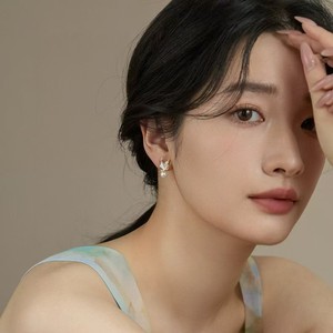 Pendientes de Perlas con Diseño de Mariposa Estilo Francés, Diseño de Nicho con un Toque de Lujo, Temperamento de Alta Gama, Opciones Versátiles al por Mayor - Product Image 4