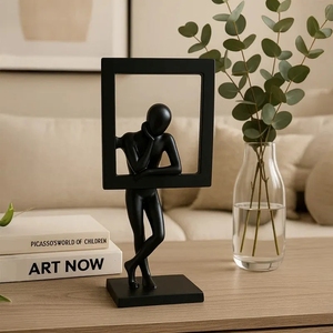 Figurine unique de l'homme réfléchissant avec cadre intégré – Sculpture contemporaine élégante pour la décoration de table et de la maison. - Product Image 2