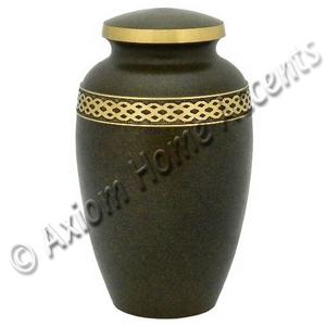 Urne de crémation en laiton magnifiquement conçue avec un artisanat artisanal et une finition élégante par Axiom Home Accents - Product Image 6