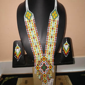 Collar de cuentas de cristal hecho a mano de estilo elegante Detalles Premium para fiestas Festivales Bodas y salidas Casuales - Product Image 1