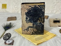Diario de cuero de grano completo Goddess Medusa Print Of Shadows Grimoire Journal con Deckle Edge Papers C-Lock Cierre Diario Libros