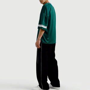 Camiseta de fútbol americano oversize verde de moda con cuello en V, manga corta, estampado de números, unisex, estilo urbano, transpirable, de malla OEM - Product Image 5