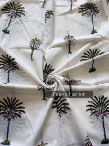 Algodón estampado a mano con base verde menta y detalles florales en azul índigo y blanco. - Product Image 2