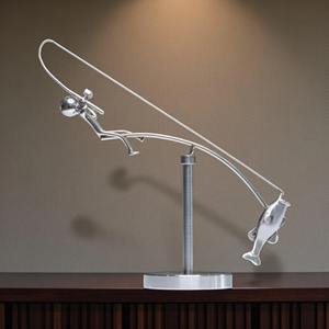 Objeto Decorativo de Metal Plateado con Acabado de Pesca para Oficina, Entrada, Aula, Sala de Estudio y Decoración de Mesa - Product Image 3