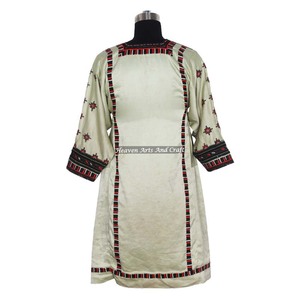 BDR056 Blusa Tradicional Vintage Balochi Bordada a Mano, Top Kutchi Bordado Vintage, Vestido Bohemio Único, Hecho a Mano - Product Image 3