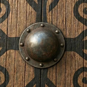 Bouclier rond en bois durable de style viking, artisanat fait main d'inspiration nordique pour accessoires de costume et présentation de collection - Product Image 6