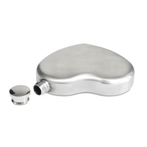 Gourde à alcool en métal poli en forme de cœur durable pour les amateurs de plein air et les occasions de cadeaux uniques - Product Image 3