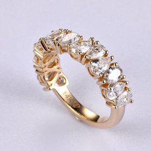 Anillo de Eternidad Clásico AMBER JEWELS en Oro de 10K con Baño de Rodio, Certificado IGI, con Diamantes Ovalados en Engaste Pavé, Unisex, para Compromiso - Product Image 2