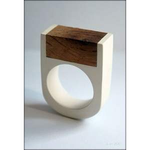 Bague en bois et résine artisanale de qualité supérieure pour offrir en cadeau, produit artisanal en résine unique - Product Image 1