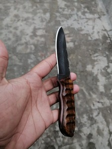 มีดเหล็กดามัสกัส ใบมีดแบบ Fixed Blade ปลายแหลม ขอบตรง ด้ามไม้ สำหรับกิจกรรมกลางแจ้ง ทำด้วยมือ - Product Image 3