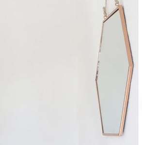 Espejo de Pared Moderno con Marco Negro y Estante de Almacenamiento - Espejo de Baño Minimalista para Decoración del Hogar, Espejo con Marco de Metal Resistente - Product Image 3