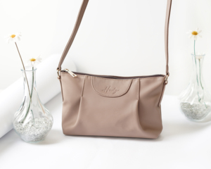 Bolso Bandolera Meera para Mujer, Cuero Sintético Premium, Cierre de Cremallera, para Uso Diario, Compras, Actividades al Aire Libre, Todas las Temporadas - Product Image 4