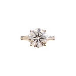 Bague en or blanc 14 carats avec 3 diamants taille émeraude VVS1-VVS2 et baguette conique, 5,00 CT - Product Image 1