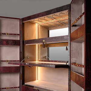 Mueble de Cuero para Almacenamiento de Vino, Hecho a Mano, Diseño Clásico, Muebles de Cuero de Alta Demanda - Product Image 5