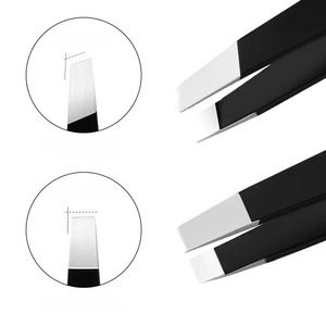 Pinzas para Cejas Modernas de Acero Inoxidable con Punta Inclinada, Diseño Duradero, Acabado Preciso, Ecológicas, Hechas a Mano, Negras - Product Image 3