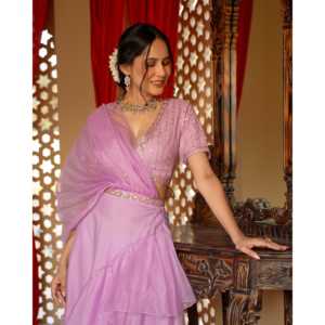 ผ้าส่าหรีทรงเลวานเดอร์แบบผูกสำเร็จพร้อมงานปักเลื่อม เหมาะสำหรับใส่ทำงานและงานเลี้ยงขนาดเล็ก - Product Image 6