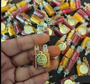 Mini-bouteilles de luxe Haldi Kumkum avec pendentif Ganesh doré, faites à la main, cadeau de mariage indien, souvenir de Pooja - Product Image 3