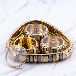 Ensemble de bols de service en laiton, plateau triangulaire, bols ronds, plat à nourriture et à collations en métal poli pour les fêtes et la cuisine - Product Image 3