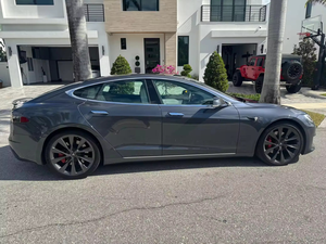 Tesla Model S Performance 2024 d'occasion, conduite à gauche, sièges en cuir, caméra de recul, écran tactile, phares au xénon - Product Image 3