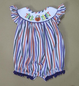 Ensemble Halloween pour filles, broderie smockée à la main, haut rayé + short à volants violet, tenue d'Halloween en coton pour tout-petits - Product Image 2