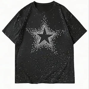 T-shirt graphique personnalisé pour homme avec étoiles en strass, noir, style streetwear vieilli, coupe oversize, effet scintillant et tendance - Product Image 1