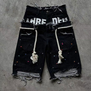 Shorts Bermuda en jean noir déchiré pour homme, taille haute, style urbain, 100 % coton écologique, avec franges en corde et ornements en strass - Product Image 1