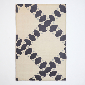 Tapis d'appoint moderne en laine écologique épaisse, motif abstrait ivoire et anthracite, motif filigrané répétitif pour hôtel et villa - Product Image 1