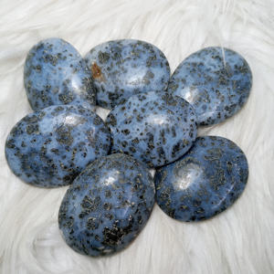 Piedras de Jaspe Natural de Indonesia de Alta Calidad al por Mayor, Gemas Artesanales, Cristal Curativo Pulido, 45x35x15mm, 30 piezas/kg - Product Image 1