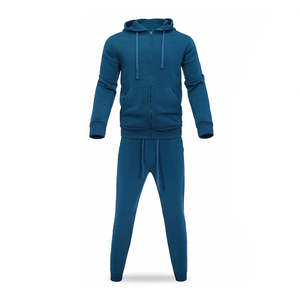 Conjunto de chaqueta con capucha y pantalones deportivos para hombre con estampado clásico de camuflaje, que ofrece comodidad, estilo casual y diseño duradero para el día a día activo. - Product Image 1