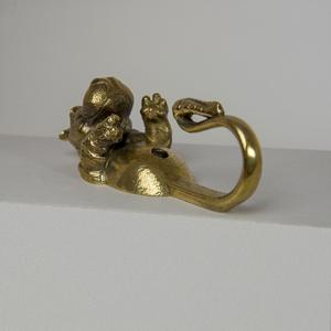 Porte-serviettes mural en métal à double crochet, finition premium, forte capacité de charge - Product Image 4