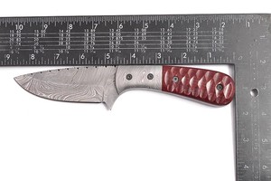 Couteau de chasse à lame fixe en acier Damas, pointe tombante, manche pleine longueur avec fourreau en cuir, bolster en Damas et manche en Micarta à rainures - Product Image 5