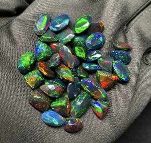 พลอยโอปอลดำเอธิโอเปียธรรมชาติ รูปทรงผสม ขนาด 7-10 มม. รับรองโดย IGI สำหรับทำเครื่องประดับ - Product Image 3