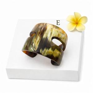 Brazalete de Cuerno de Búfalo Natural Hecho a Mano, Brazalete de Cuerno Natural, Brazalete Ancho de Estilo Moderno, Joyería de Cuerno de Búfalo, Regalos - Product Image 2