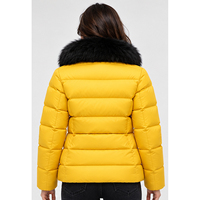 Veste matelassée jaune pour femme avec col en fausse fourrure noire, veste d'hiver matelassée, fabricant en gros OEM ODM