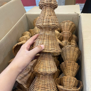 Sapin de Noël en rotin fiable d'origine vietnamienne pour projets de décoration intérieure classiques et festifs à long terme 99 Gold Data - Product Image 1