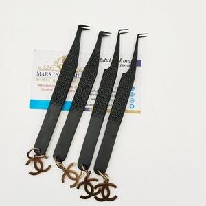 Pinzas para Extensiones de Pestañas de Acero Inoxidable Negro con Punta de Plasma, Color Mate, Sólidas, con Adorno, Agarre Perfecto y Logotipo Personalizado - Product Image 3