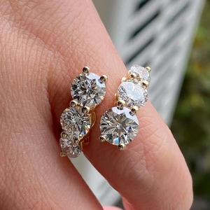 Anillo de compromiso vintage con tres piedras y engaste de bisel, banda de boda de moissanita brillante, chapado en oro de 18 quilates sobre plata, banda de eternidad para mujer, personalizado - Product Image 3