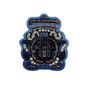 Patch brodé en velours fait main personnalisé avec applique en strass |   Forme d'aile |   Épingle de sûreté de luxe pour vêtements de mode - Product Image 4