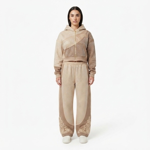Conjunto deportivo de dos piezas para mujer con sudadera con cremallera y bloques de color con pedrería y pantalones deportivos de pierna ancha - Product Image 1
