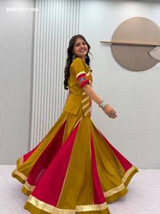 Ropa para festivales: Lehenga acampanada estilo Kali de algodón puro multicolor con trabajo estilo Gamthi y blusa con abertura lateral larga. Proveedor indio. - Product Image 4