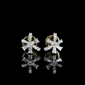 Boucles d'oreilles à clous en diamant de culture en laboratoire motif étoile florale – Bijoux en diamant de créateur en or pour femme - Product Image 1