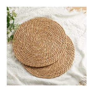 Set de table artisanal vietnamien en jacinthe d'eau, tressé naturellement, pour tables à manger, tables basses, restaurants, hôtels - Product Image 3