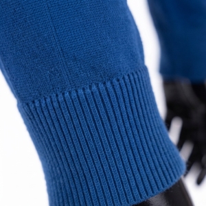 Cardigan grec boutonné en chenille bleu roi pour femme, col en V, couleur unie, avec logo brodé, personnalisable OEM/ODM - Product Image 6