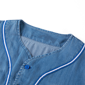 เสื้อเบสบอลยูนิเซ็กซ์ Zeta Denim แบบคอวี ตัวอักษรกรีก ปักชื่อทีมได้ตามต้องการ เสื้อเชิ้ตติดกระดุมสำหรับผู้หญิง สไตล์ลำลอง ทรงพอดีตัว พรีเมียม สำหรับชมรม - Product Image 2