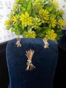 Conjunto de Joyería de Lujo con Colgante y Aretes con Incrustaciones de Diamantes Modernos en Oro Rosa para Mujer - Regalo para Fiesta, Compromiso y Aniversario - Product Image 4