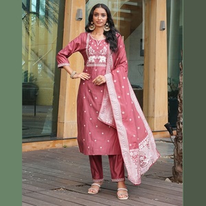 Elegante y Premium Conjunto de Kurti Color Durazno para Mujer, Manga 3/4, Completamente Cosido, para Ocasiones Formales y Festivas - Product Image 1