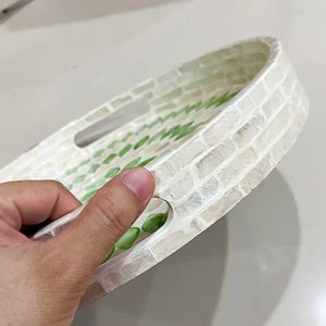 Bandeja de Servir Hecha a Mano con Incrustaciones de Madreperla: Verde y Marfil con Incrustaciones de Concha de Capiz - Product Image 5